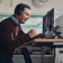 POLY Zestaw słuchawkowy Voyager Focus 2 z certyfikatem Microsoft Teams USB-C-C + przejściówka USB-C/A